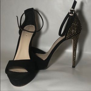 Black heels with Accents